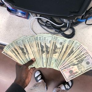 Meet your Posher, Dee